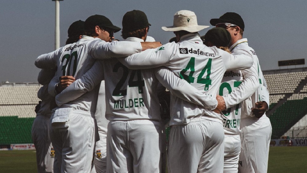 Muthusamy takes six, as South Africa fold Pakistan for 378